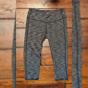 Athleta Women's Cropped Chatarunga Leggings Size S Heather Grey Black Striped